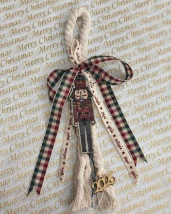 54  γουρι καρυοθραφτης εκρου σχοινι (1)